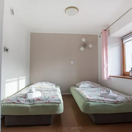 Nad Cedronem Pensión Wambierzyce